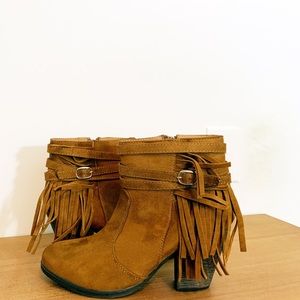 Cape Robin Fringe Booties Size 7